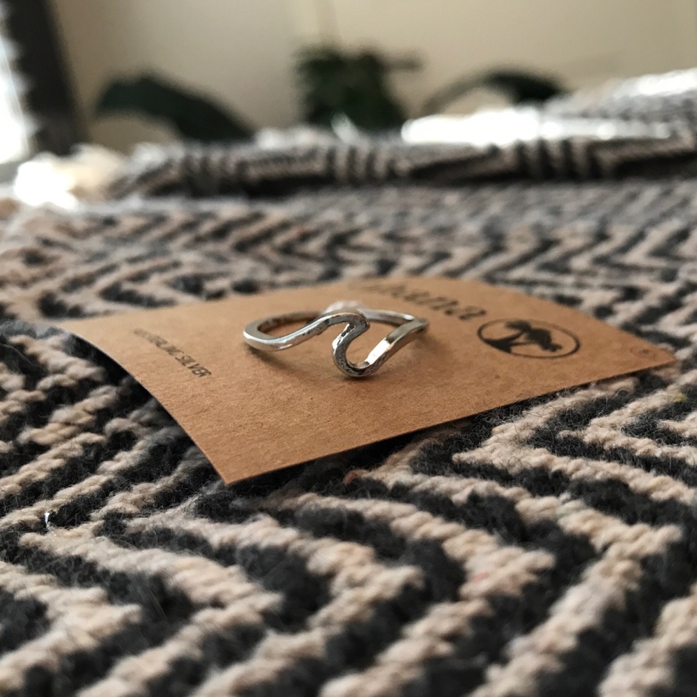 Authentic Silver ohana wave ring size 7